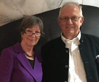 Kunde der Künstlerin: Ex-DHL-Chef Josef Süß mit Frau Eva Maria Roer