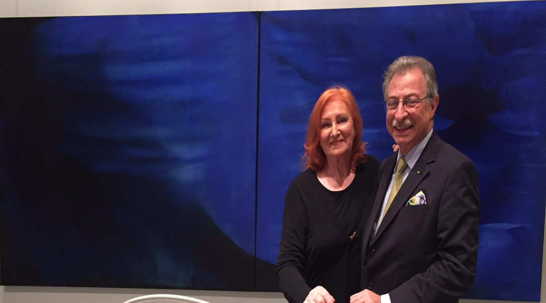 Der Laudator und die Künstlerin: Prof. Dieter Kempf mit Valeska vor dem Bild „Tiefenrausch“ (Öl auf Leinwand, 1.60 x 4.00 Meter), das wie die anderen 15 Werke vom Bauindustrieverband für ein Jahr angemietet wurde. Der Laudator und die Künstlerin: Prof. Dieter Kempf mit Valeska vor dem Bild „Tiefenrausch“ (Öl auf Leinwand, 1.60 x 4.00 Meter), das wie die anderen 15 Werke vom Bauindustrieverband für ein Jahr angemietet wurde.