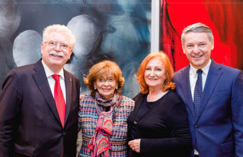 Prominente Gäste (von links): Ex-Minister Martin Zeil und Präsidentin Dr. Charlotte Knobloch mit Malerin Valeska und Gastgeber Thomas Schmid 