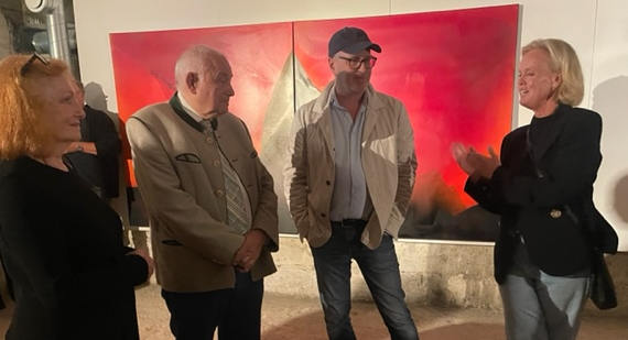 Valeska (links) mit Dr. Günther Beckstein und den Veranstaltern Dr. Filipp Goldscheider und Kirsten Kastalio Valeska (links) mit Dr. Günther Beckstein und den Veranstaltern Dr. Filipp Goldscheider und Kirsten Kastalio